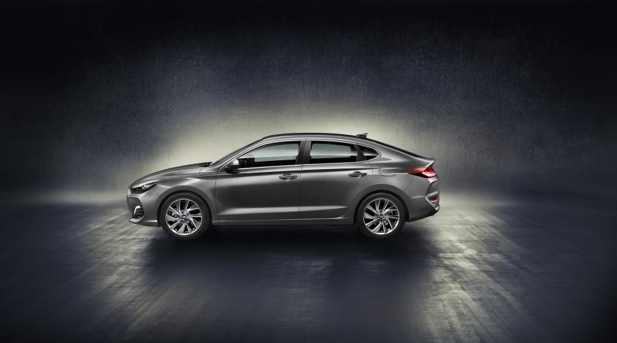  Hyundai i30 Fastback (PD) 2017 года  (WW) (фото 3 из 51)